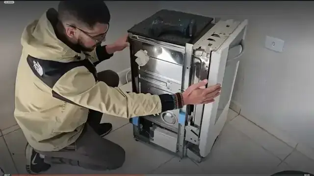 Imagem do instrutor em uma aula prática do curso 30
